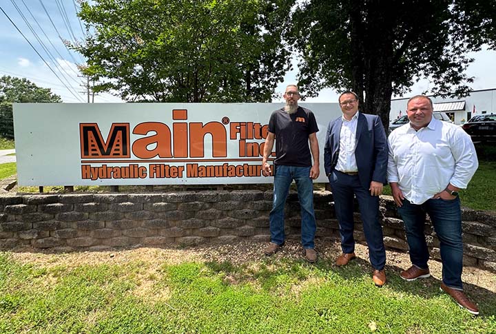 David Young, VP Operations, Main Filter; Malte Röcke, managing director, Global Hydraulics, Hengst; and AJ Bisceglia, general manager, Main Filter. 